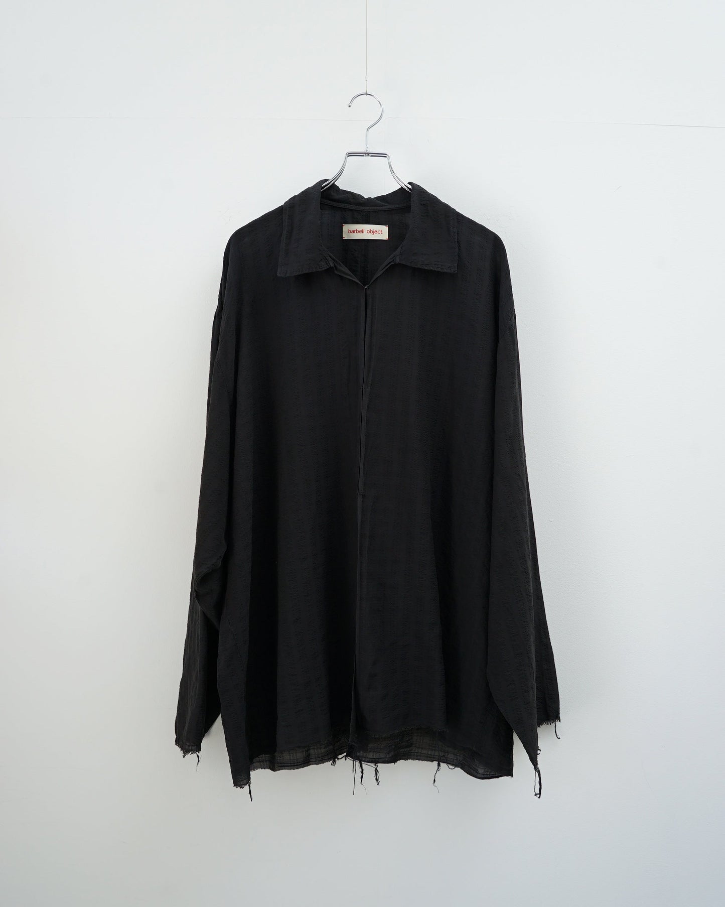 barbell objectのブラックカラーシアーオープンカラーシャツ フロントデザイン