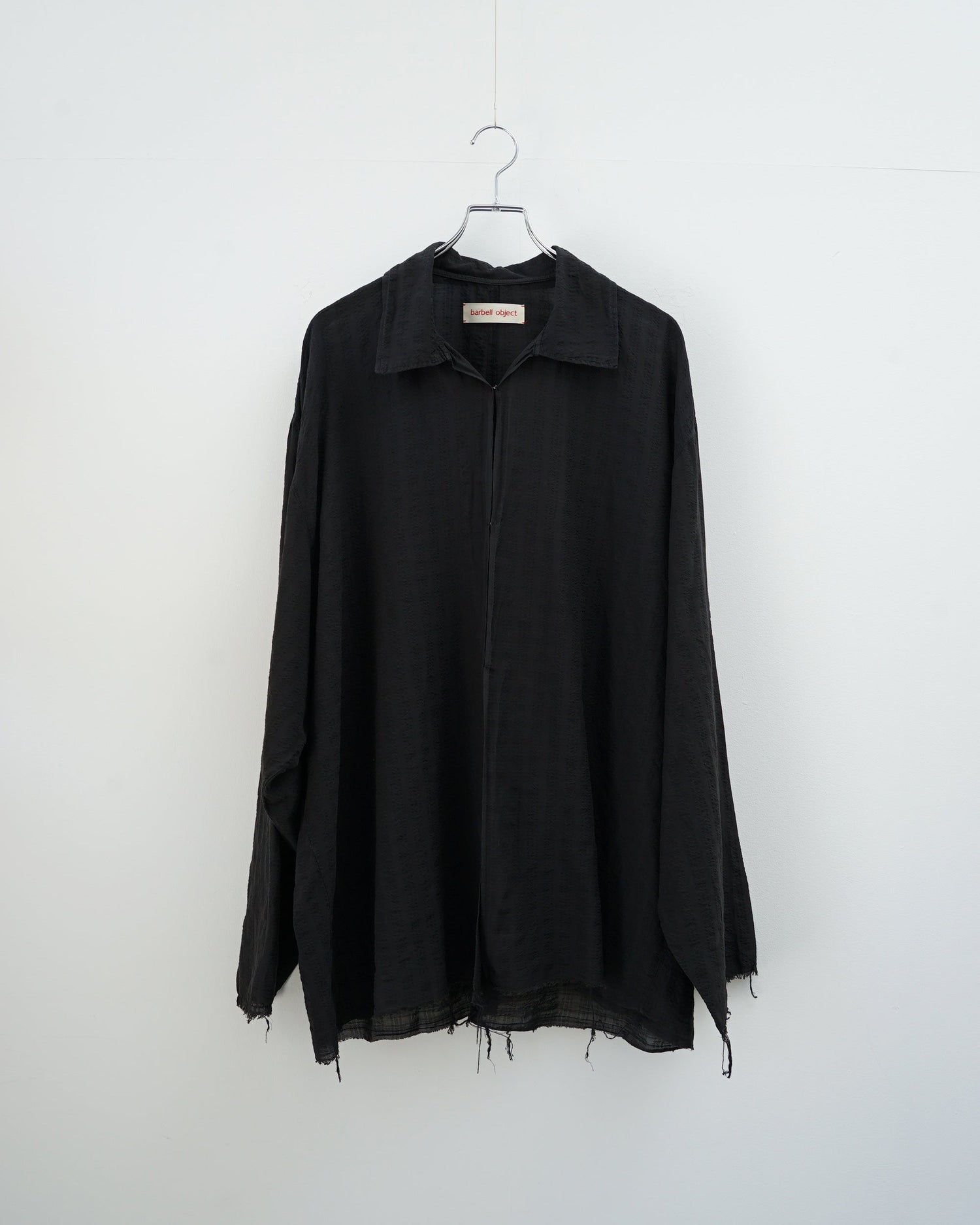 barbell objectのブラックカラーシアーオープンカラーシャツ フロントデザイン
