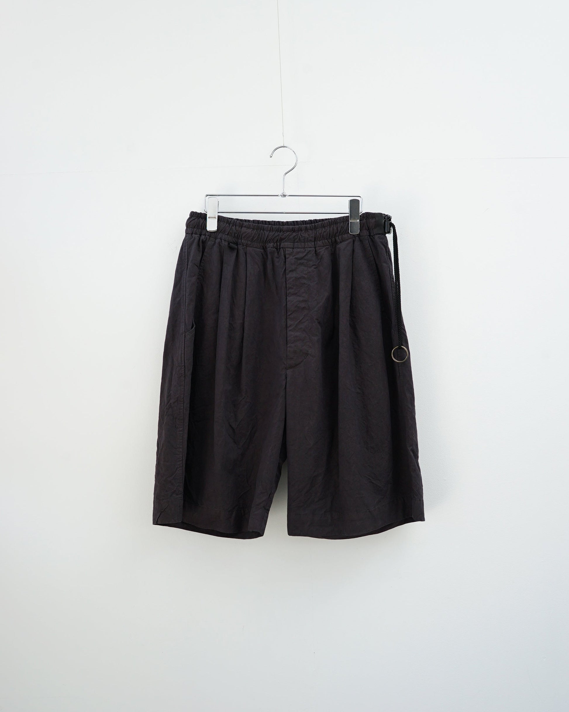 barbell objectのチャコールグレーワイドシルエットイージーショートパンツ フロントデザイン