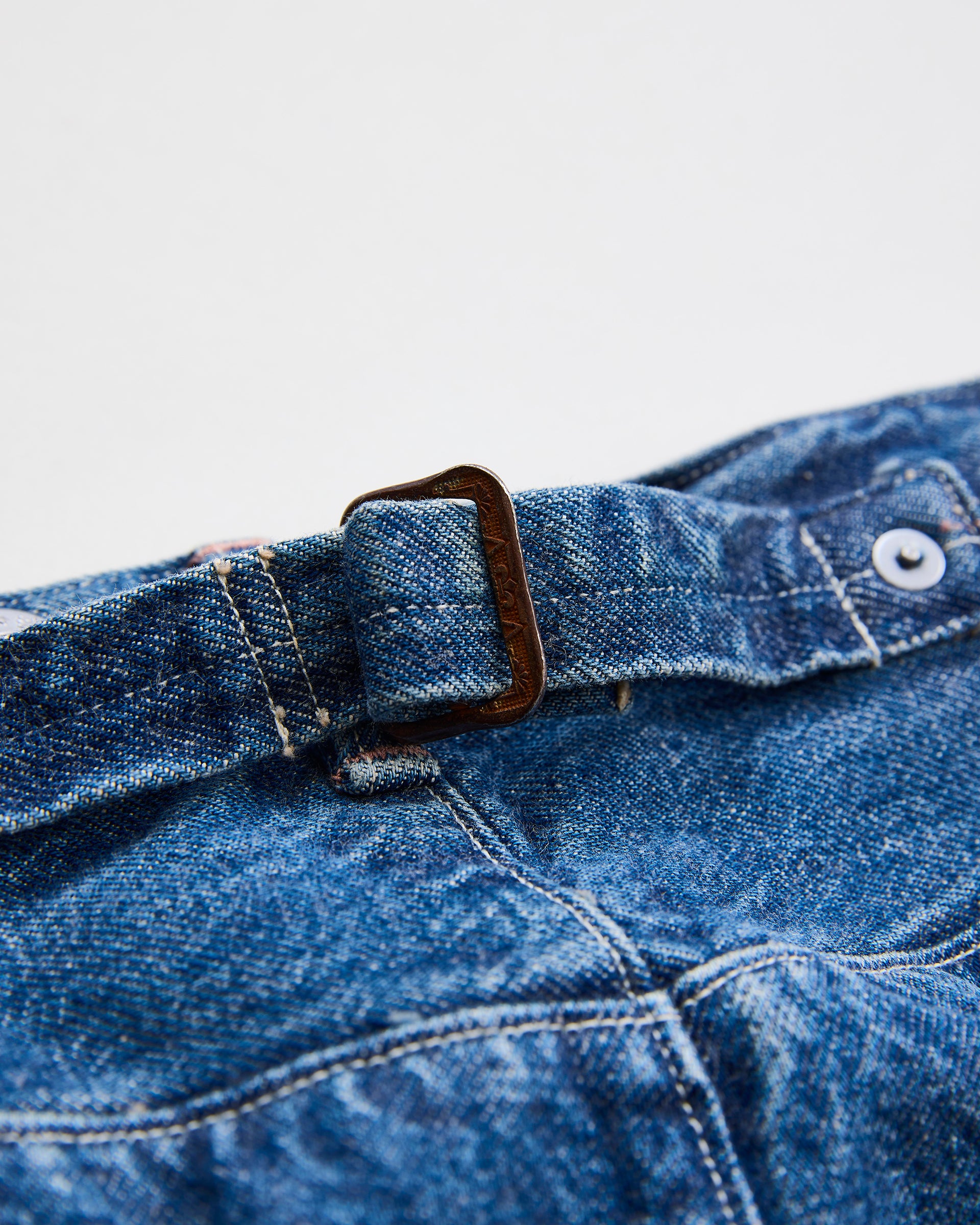 NICENESS　ナイスネス　DISTRESSED DENIM TWIST JEANS  D.SHARKY　デニム　ジーンズ　シンチバック　パーツ部分　INDIGO