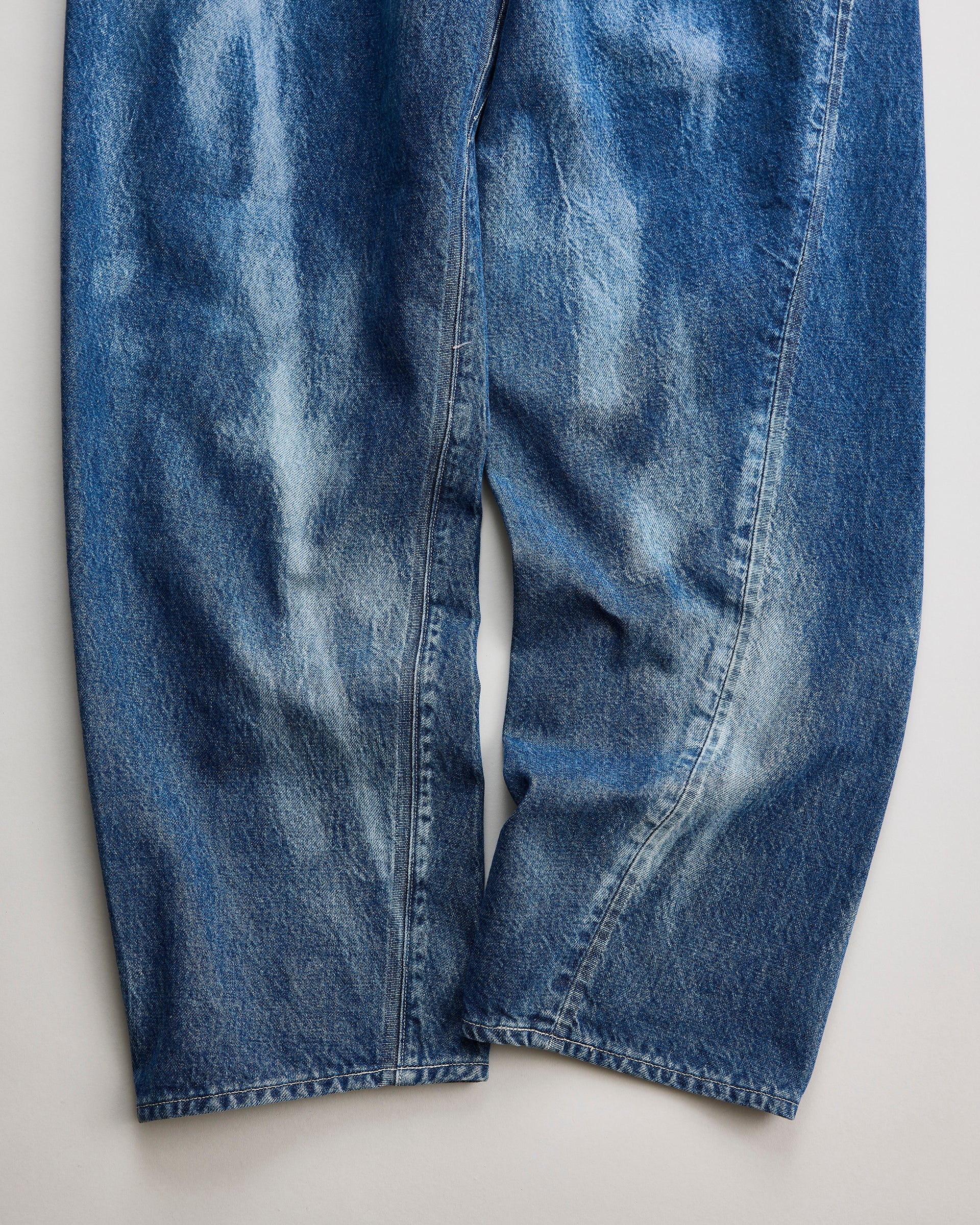 NICENESS　ナイスネス　DISTRESSED DENIM TWIST JEANS  D.SHARKY　デニム　ジーンズ　裾部分　INDIGO
