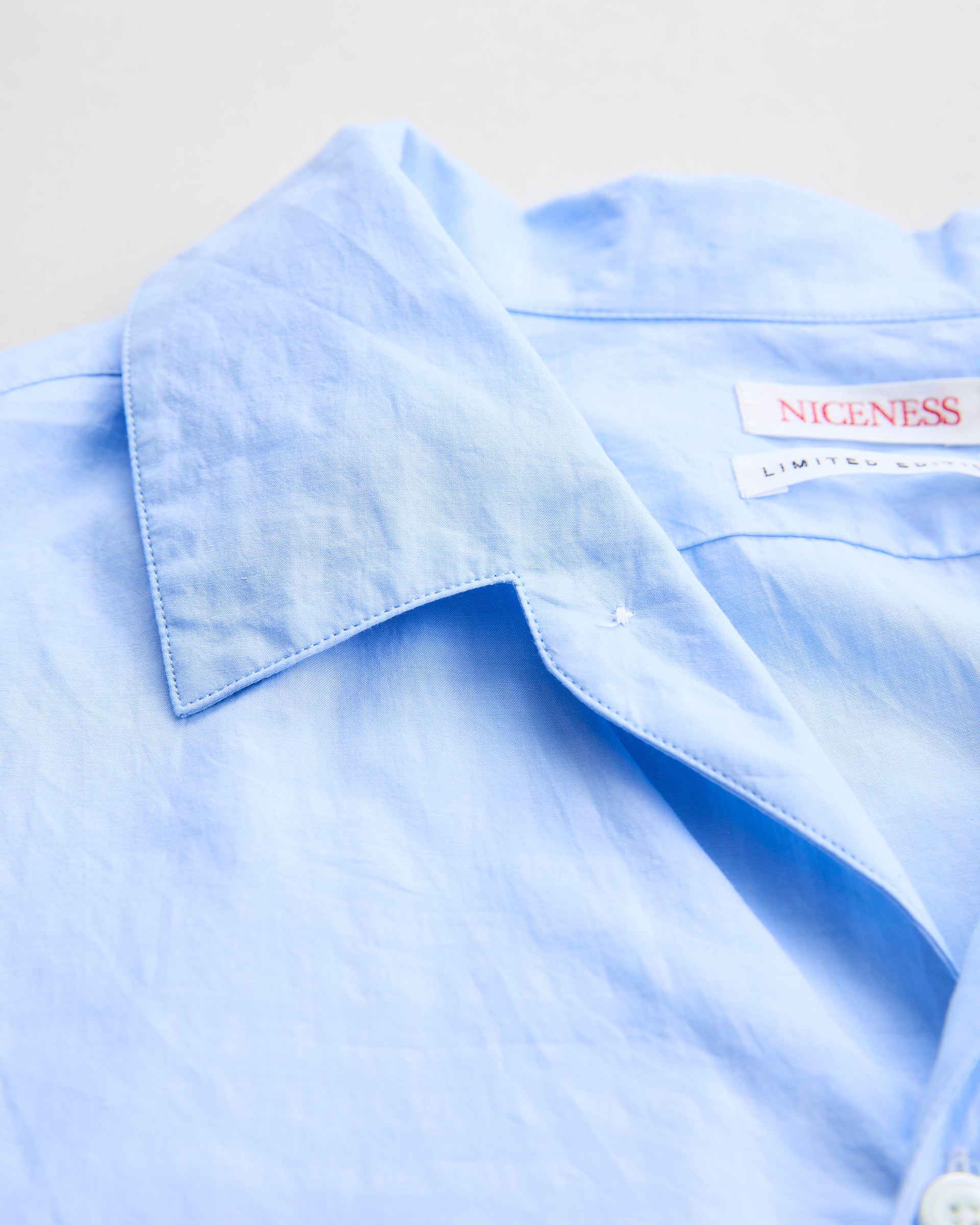 ナイスネス  シャツ　襟部分　ブルー
