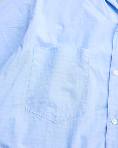 ライトブルー　シャツ　ポケット部分