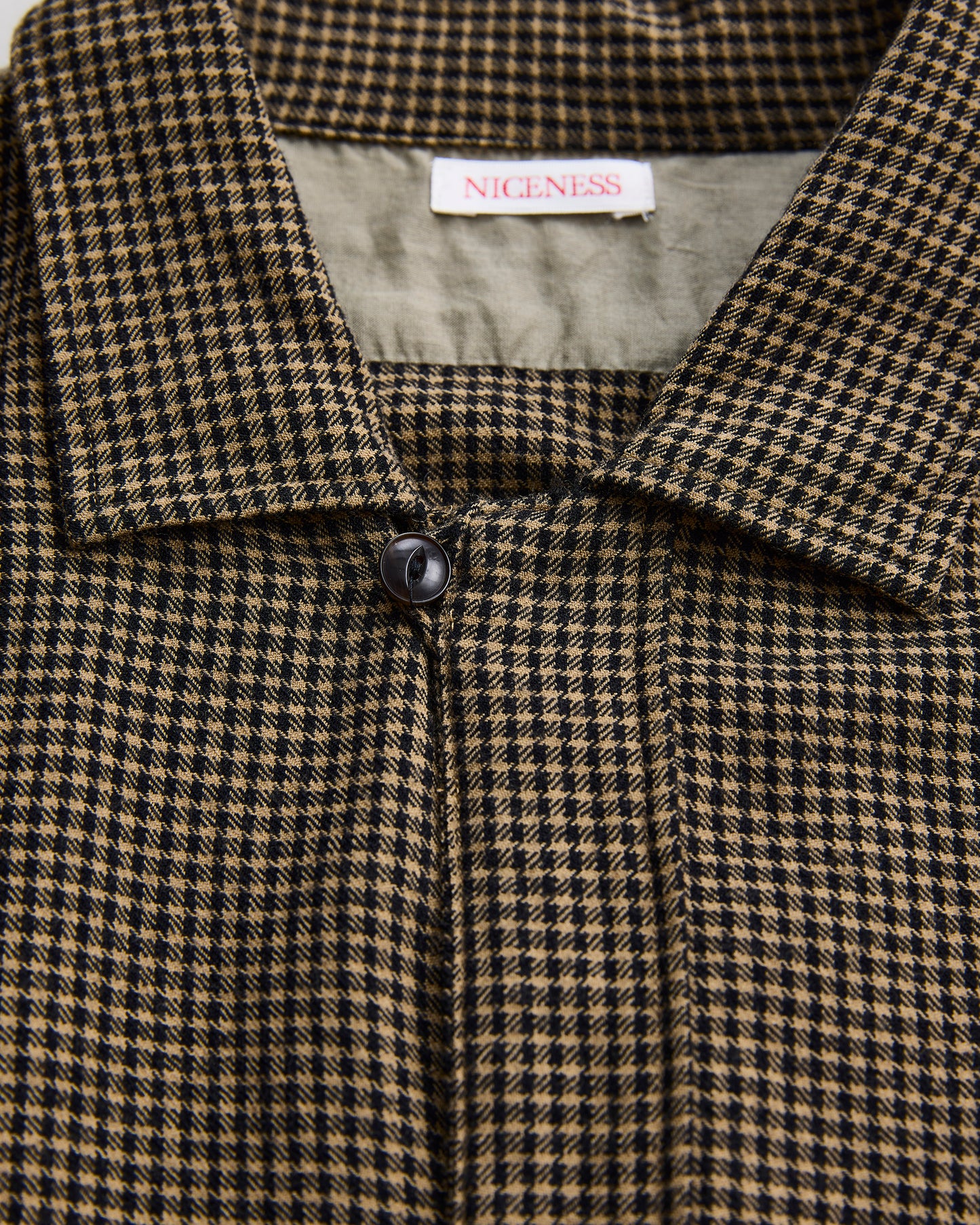 シャツ　トップボタン　