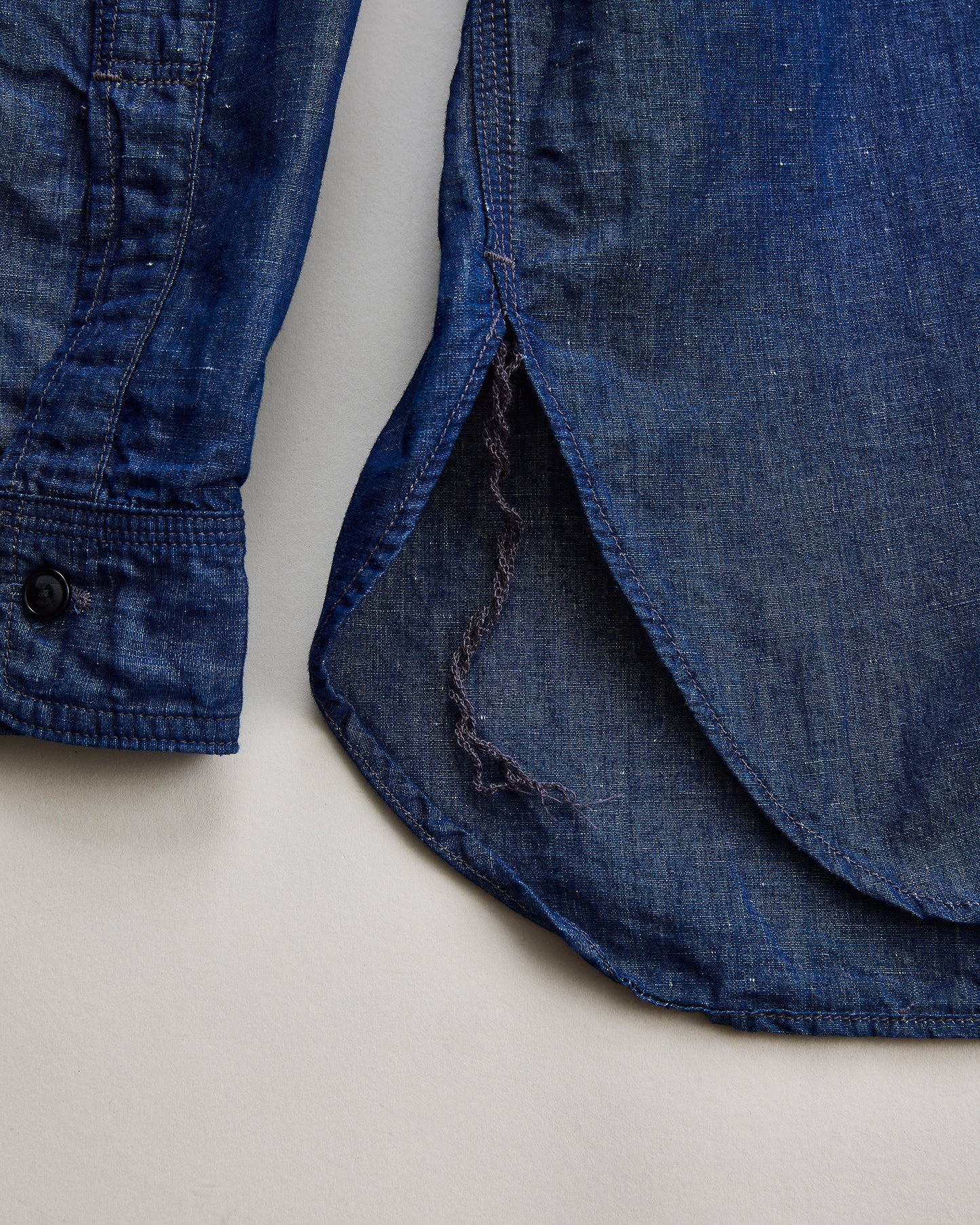 NICENESS　ナイスネス　CHAMBRAY WORK SHIRT MOLINA　シャンブレーワークシャツ　INDIGO スリット部分