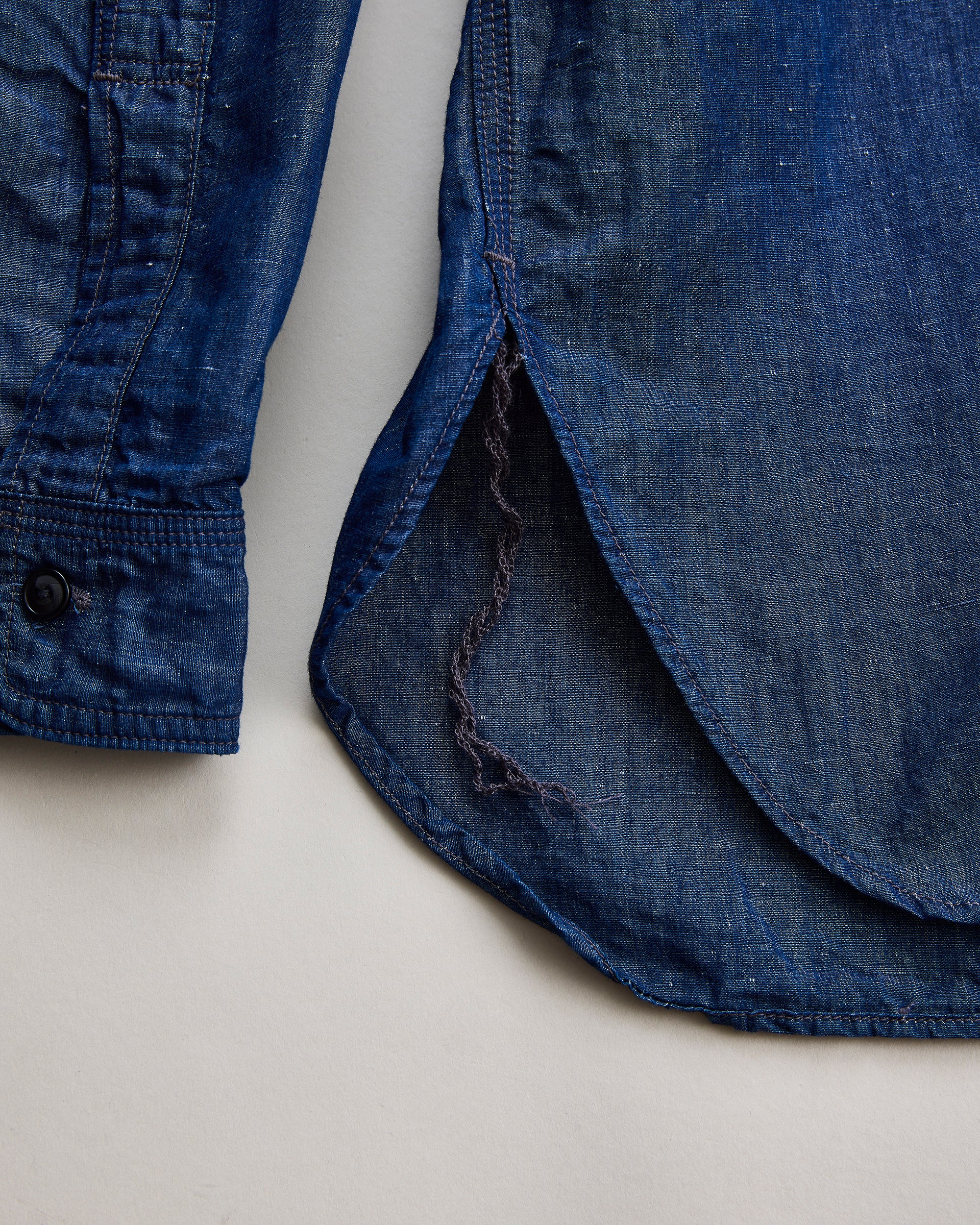 NICENESS　ナイスネス　CHAMBRAY WORK SHIRT MOLINA　シャンブレーワークシャツ　INDIGO スリット部分
