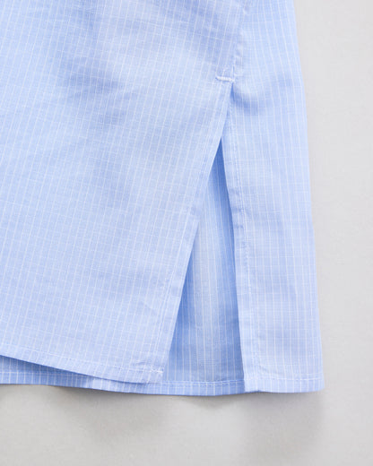 ライトブルー　裾のスリット