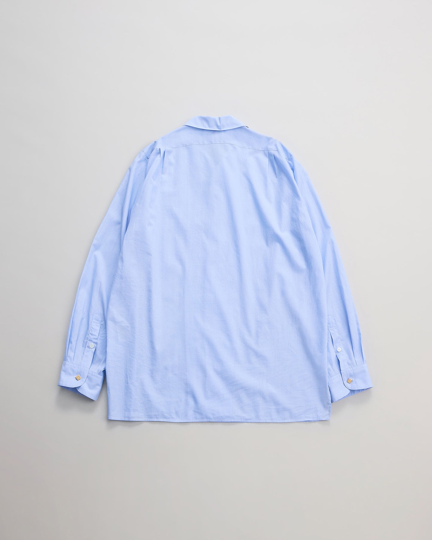 シャツ　ライトブルー　背面