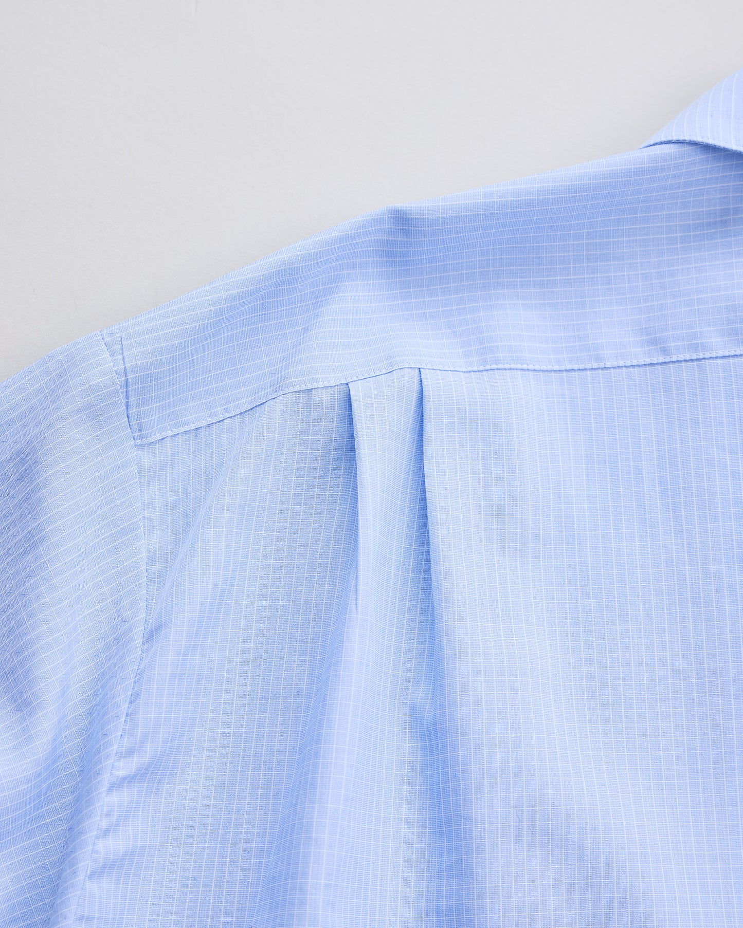 背面のタック　ライトブルー