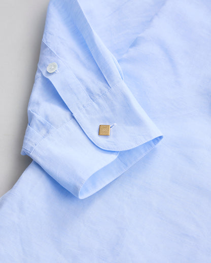 ライトブルー　シャツ　カフス　袖口　ディテール