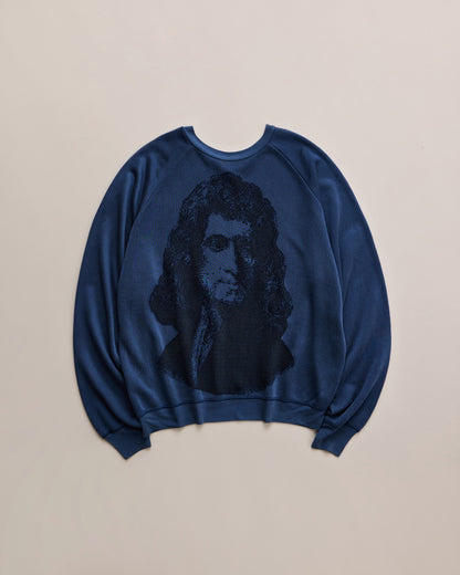 NICENESSのブルーのプルオーバースウェット。柄側の正面から見た全体像。