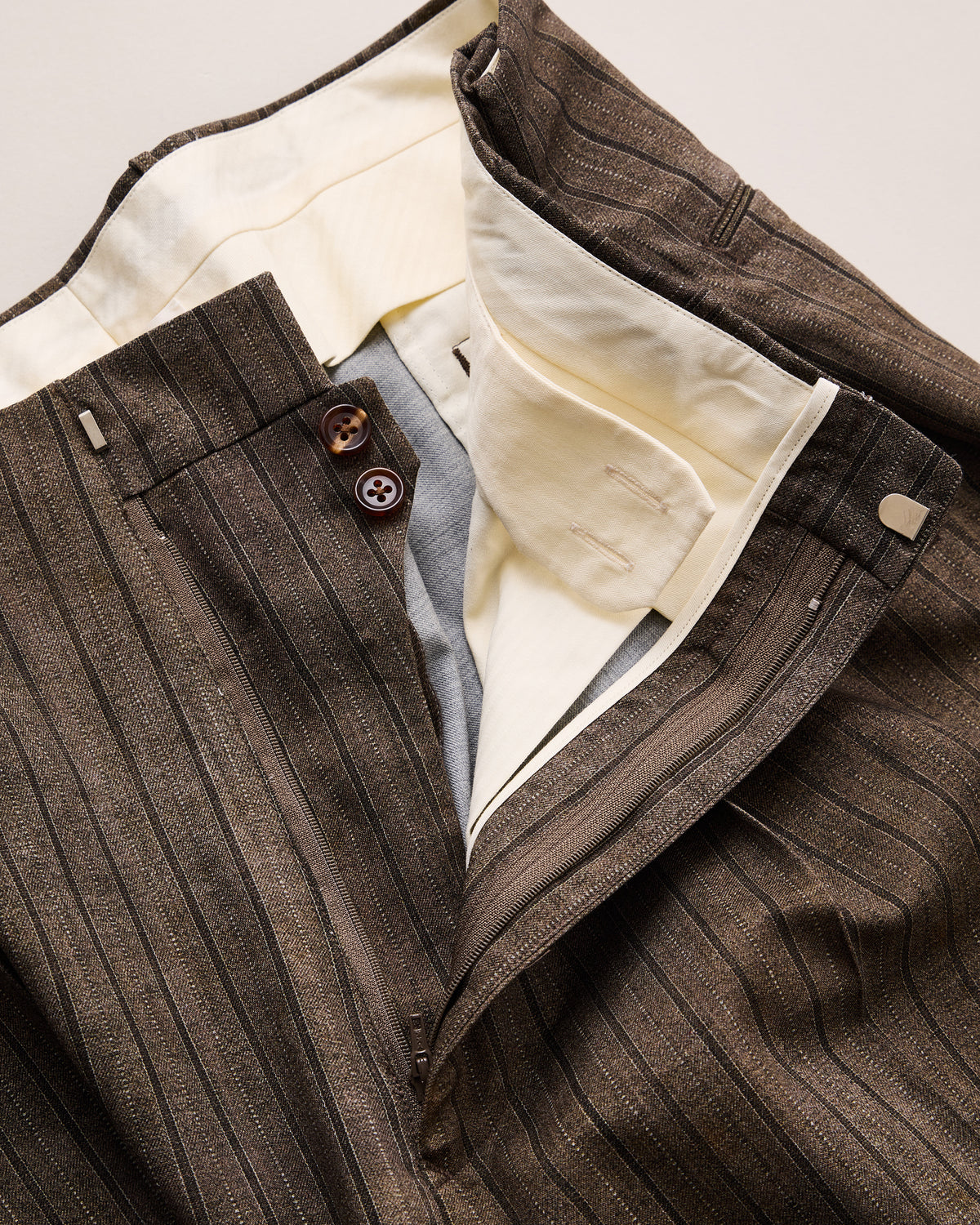 NICENESS　PRINTED STRIPE RESIZED TROUSERS  N.DICKENS。内側の仕様。