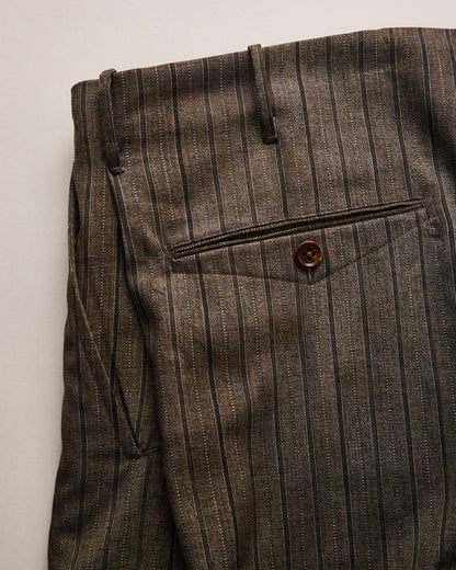 NICENESS　PRINTED STRIPE RESIZED TROUSERS  N.DICKENS。バックポケットのデザイン。