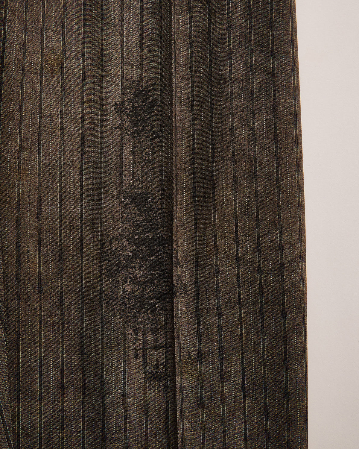 NICENESS　PRINTED STRIPE RESIZED TROUSERS  N.DICKENS。ストライプとダメージプリント