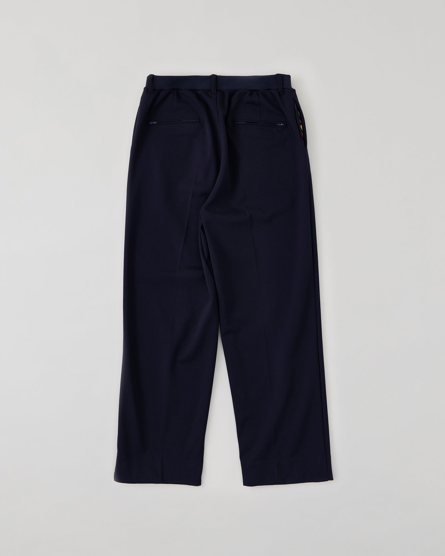 トラックパンツ　ネイビー　背面　シルエット