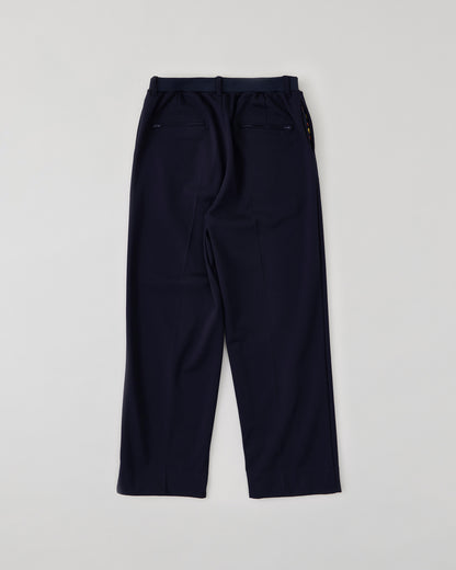 トラックパンツ　ネイビー　背面　シルエット