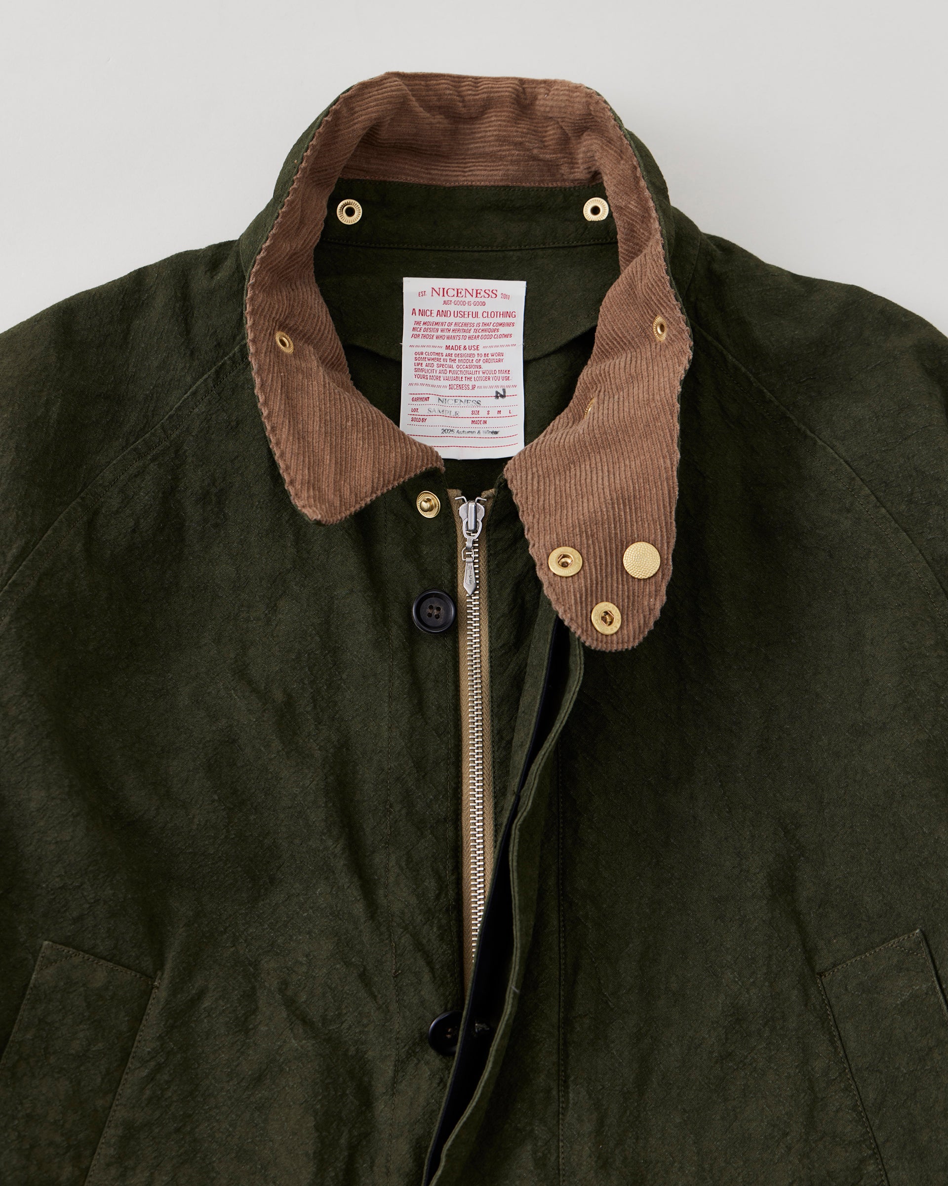 ハンティングイャケット　フードを取った状態