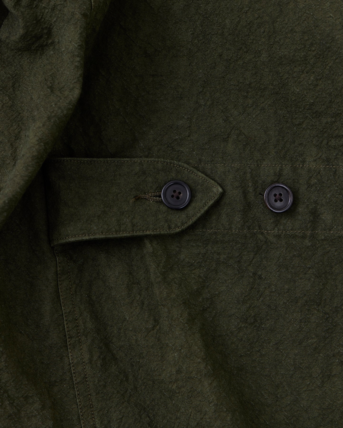 ハンティングジャケット　ダークオリーブ　ウエスト部分のストラップ