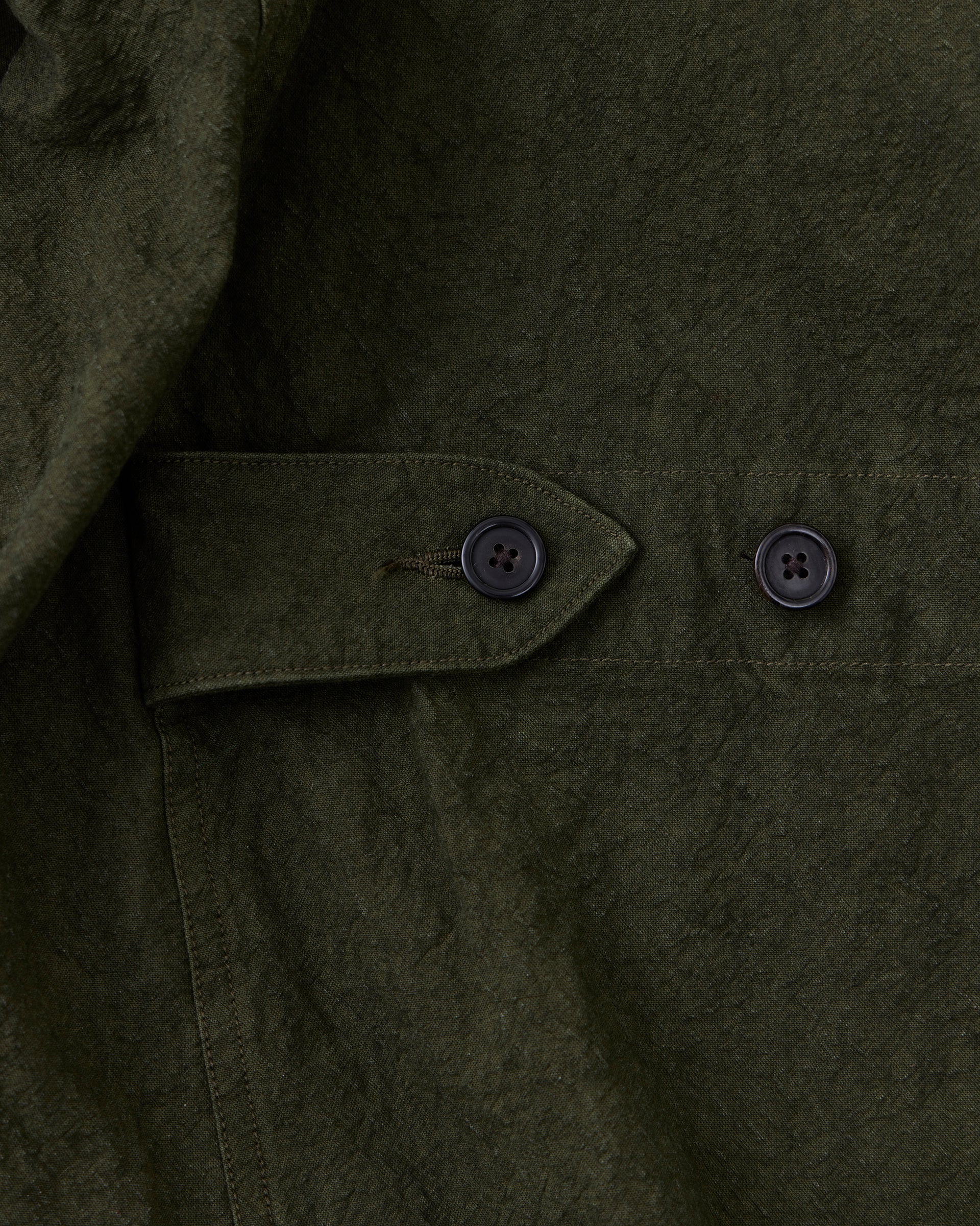 ハンティングジャケット　ダークオリーブ　ウエスト部分のストラップ