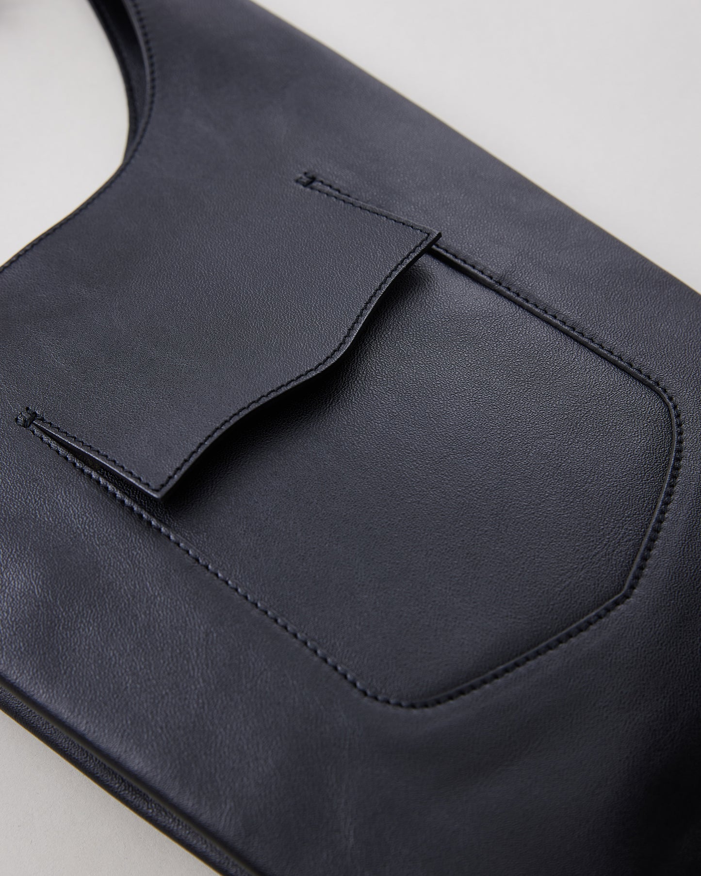 NICENESS　NN SHOULDER BAG / REGULAR - HORSE LEATHER  LOWE
