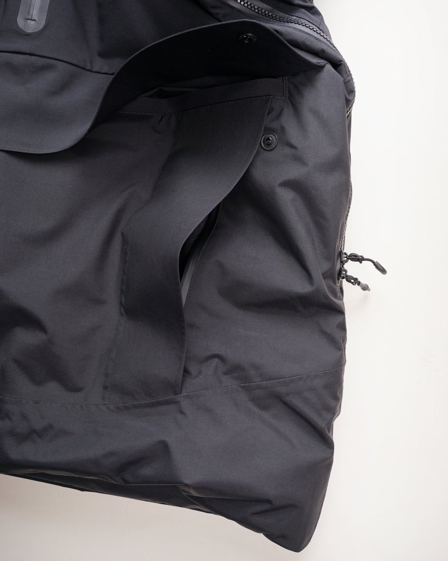 and wander　rain proof down jacket