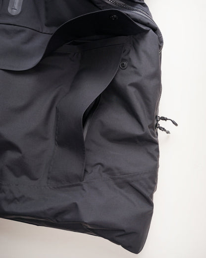 and wander　rain proof down jacket