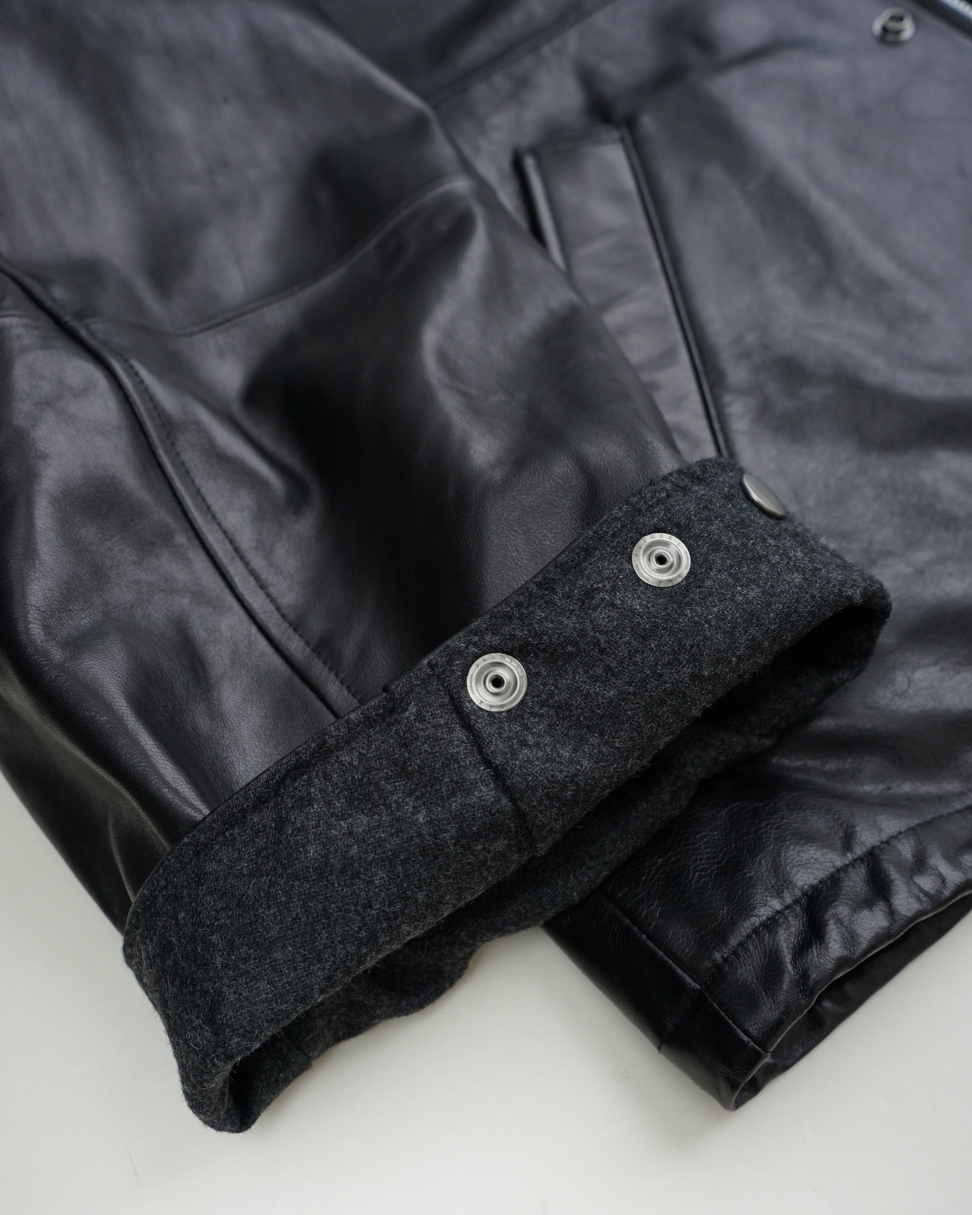 レザージャケット ディテール 袖口　裏地
