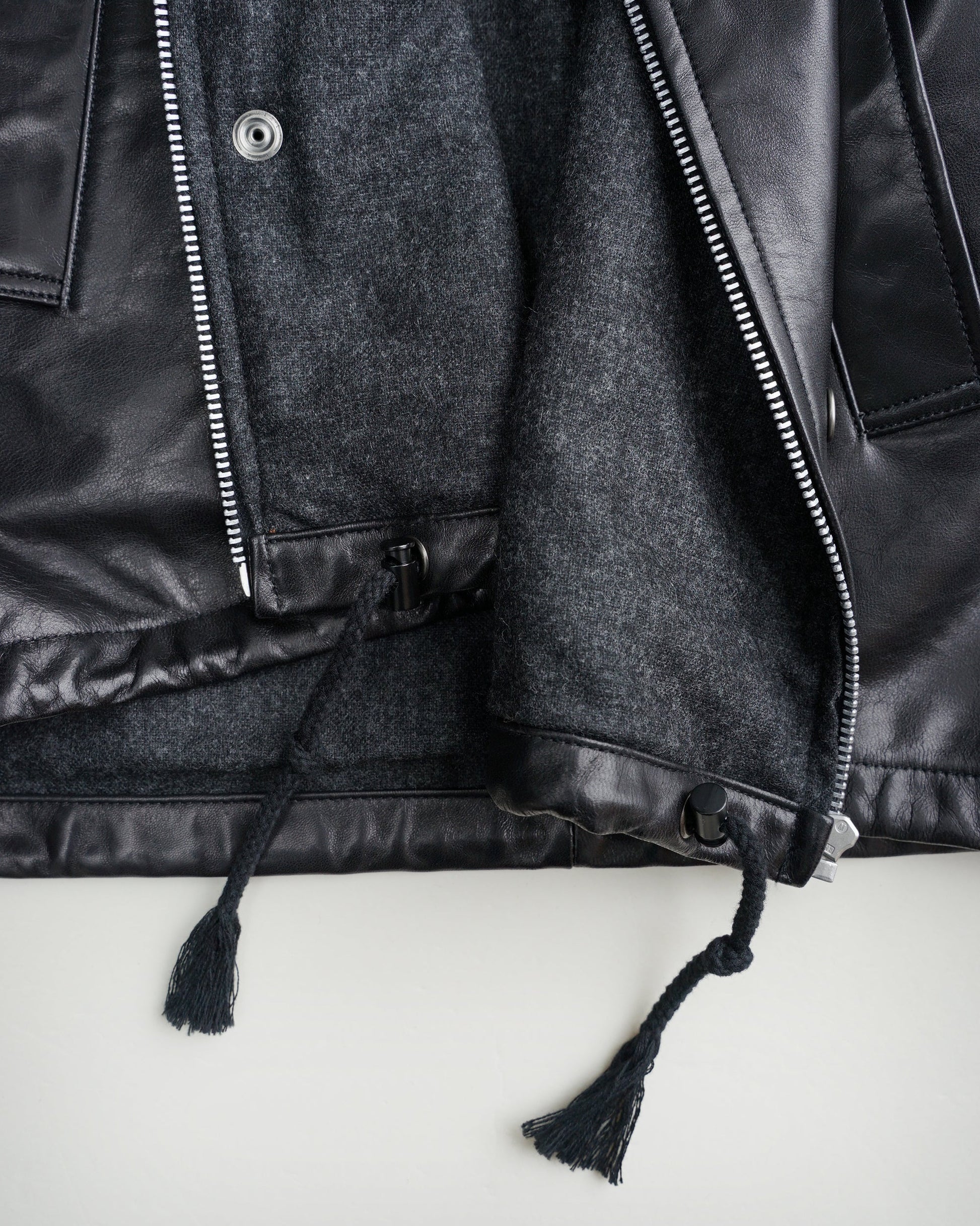 レザージャケット ディテール 裾 ドローコード