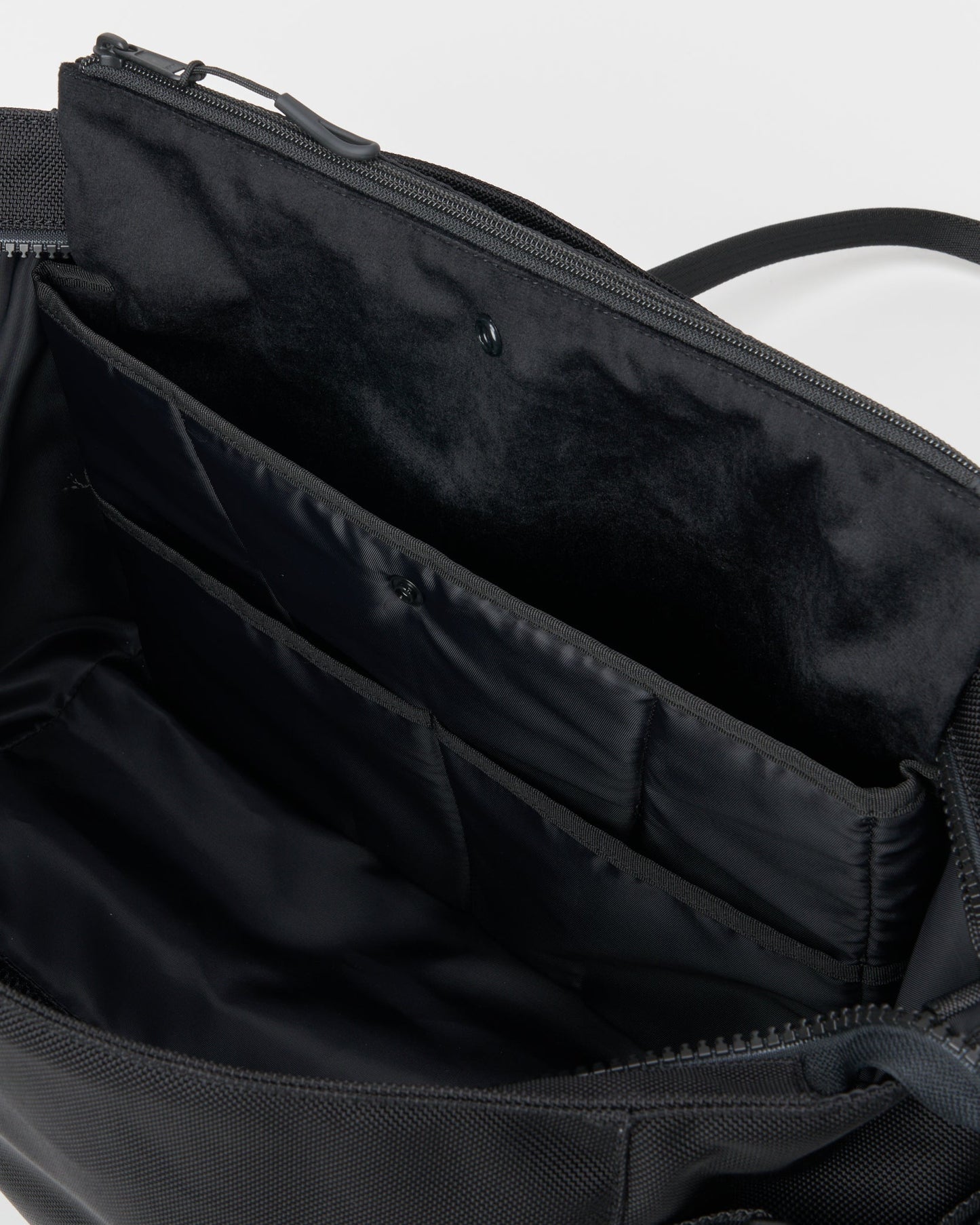 トートバック　内装　フラップを開けた状態　ブラック