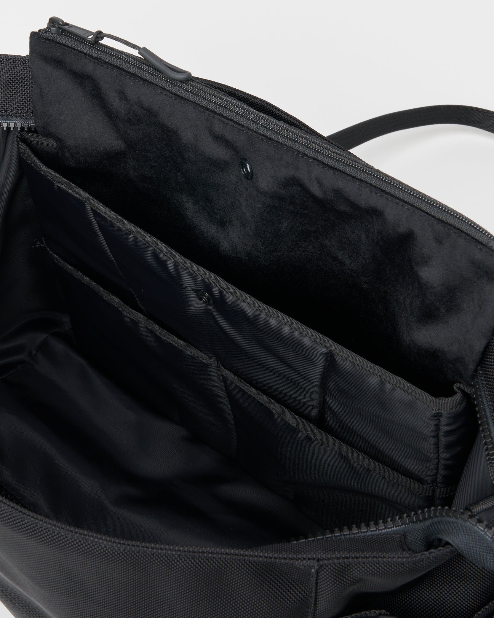 トートバック　内装　フラップを開けた状態　ブラック